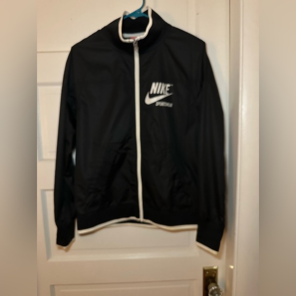 Nike Sportswear Women’s Windbreaker - Picture 2 of 6